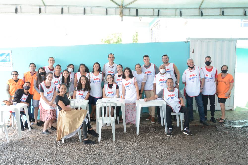 Equipe da SEMAR em acao social